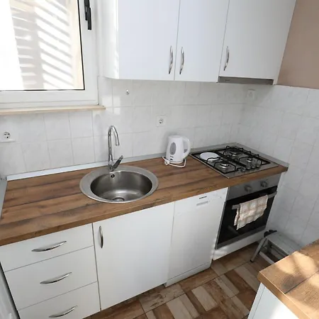 Tihana Apartment *