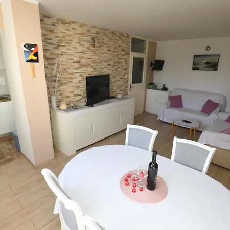 Апартаменты Tihana *